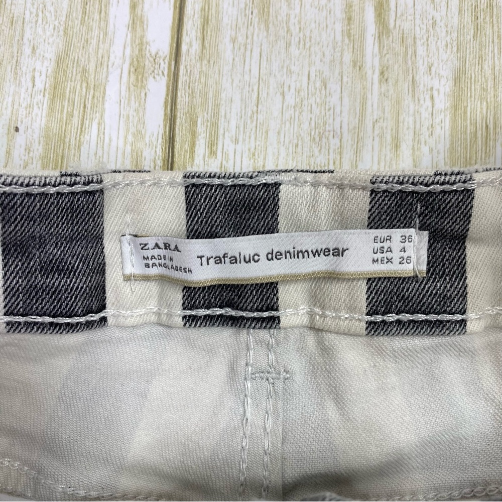 Zara Black & White Striped High Waisted Denim Jean Shorts - Picture 4 of 5